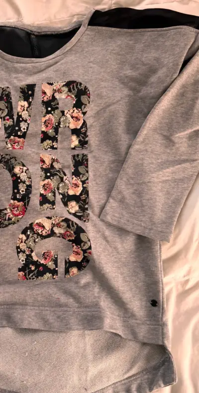Polera manga larga gris estampada - miniatura 5