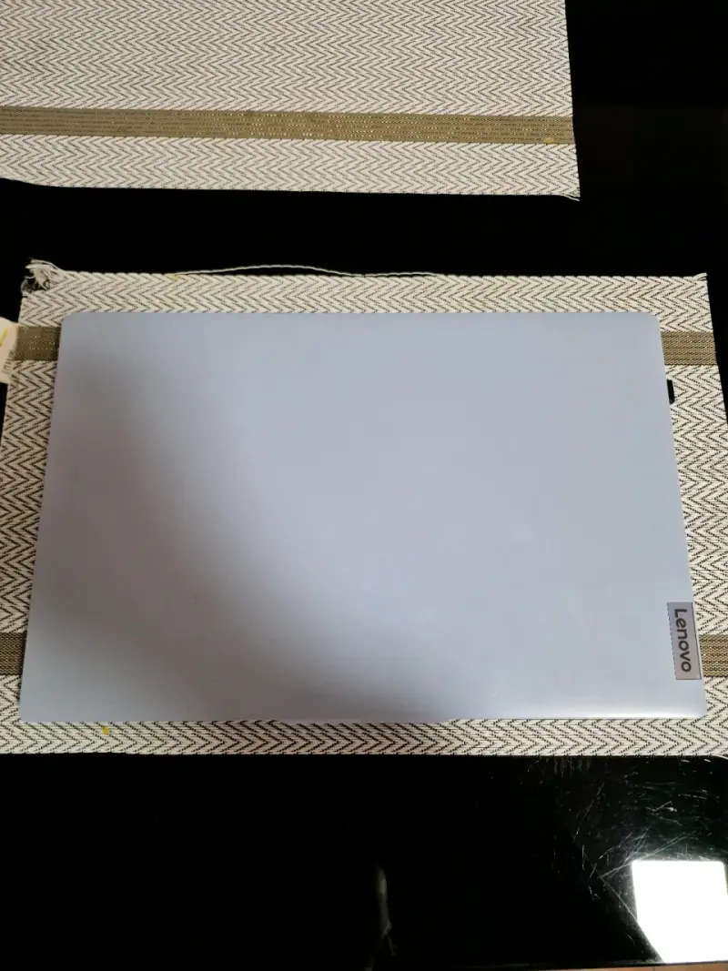 Notebook Lenovo gris claro - 1