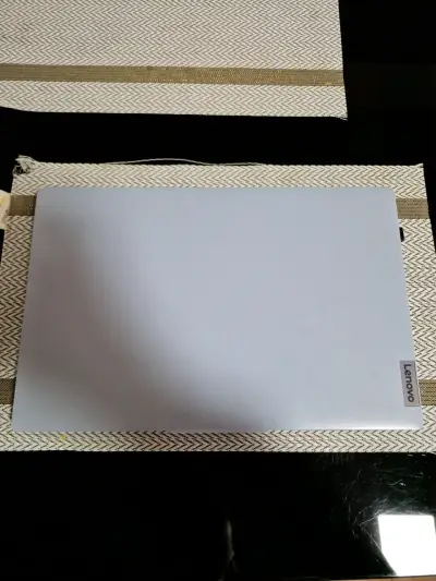 Notebook Lenovo gris claro - miniatura 1