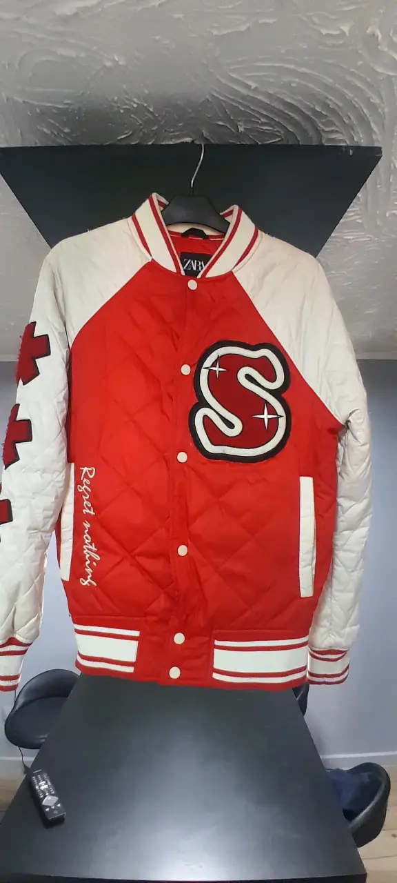 Chaqueta varsity roja y blanca - 3