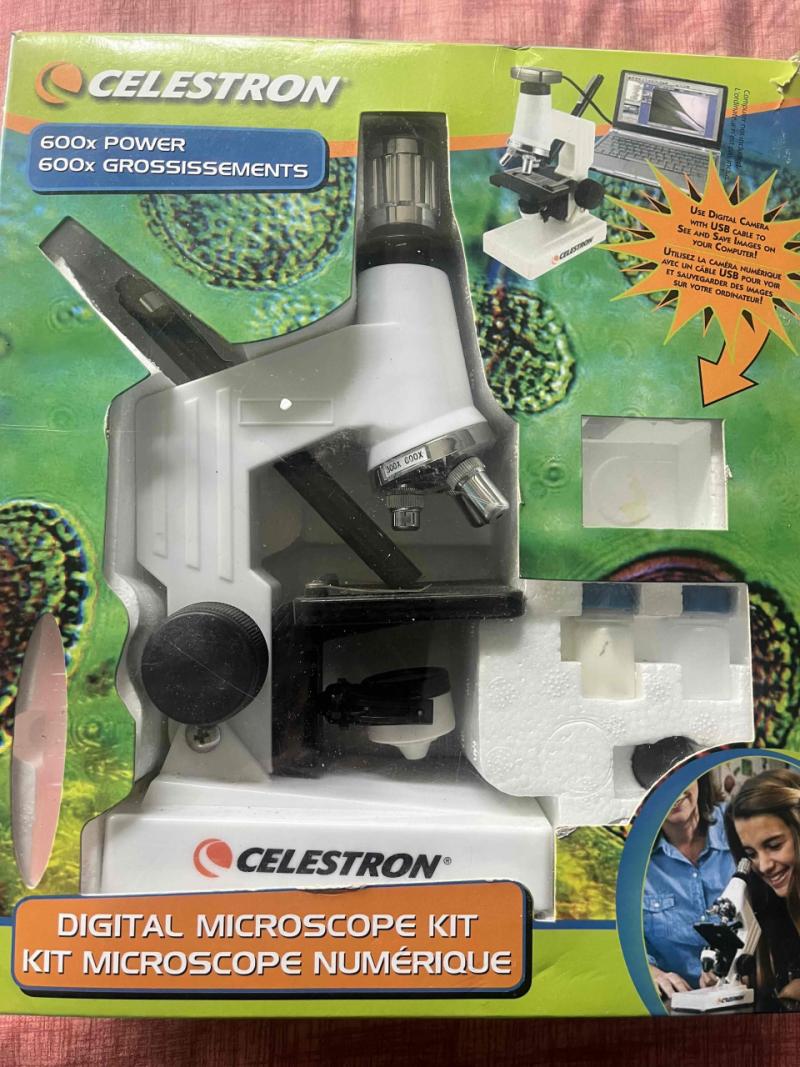 Microscopio Celestron con accesorios - 2