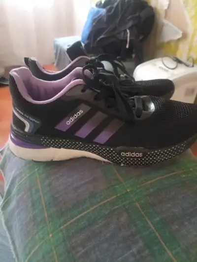 Zapatillas deportivas Adidas negro y morado - miniatura 1