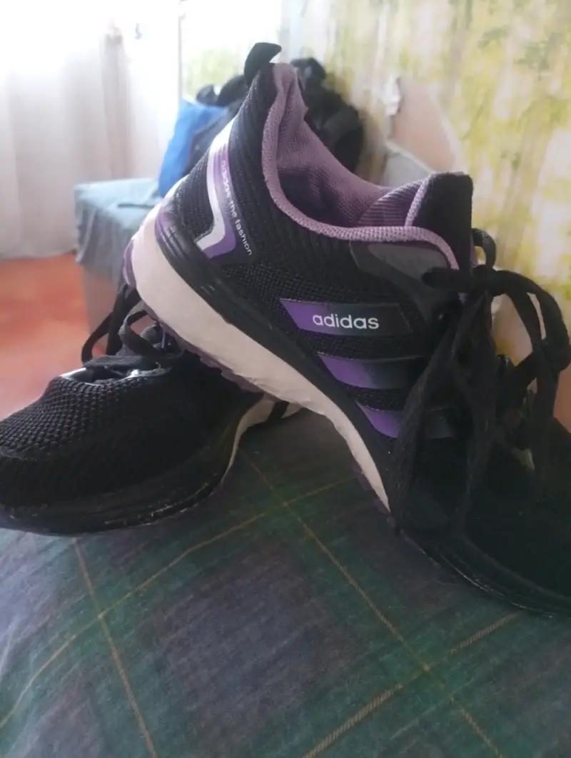 Zapatillas deportivas Adidas negro y morado - 2