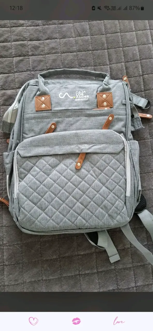 Mochila gris maternal estilo moderno