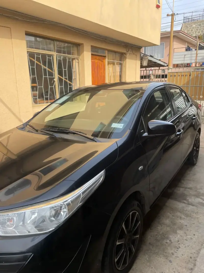 Toyota yaris colectivo - 1