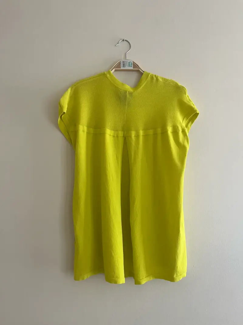 Polera deportiva amarilla Nike - 3