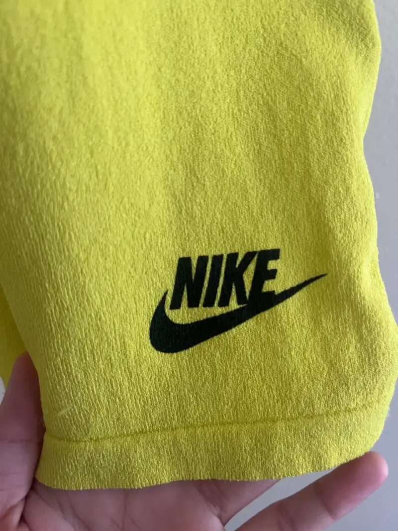Polera deportiva amarilla Nike - 4