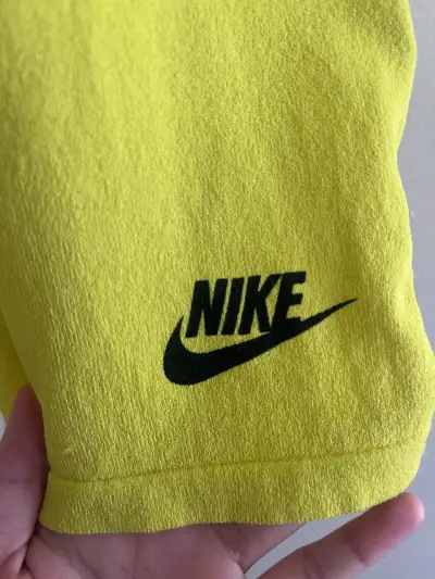 Polera deportiva amarilla Nike - miniatura 4