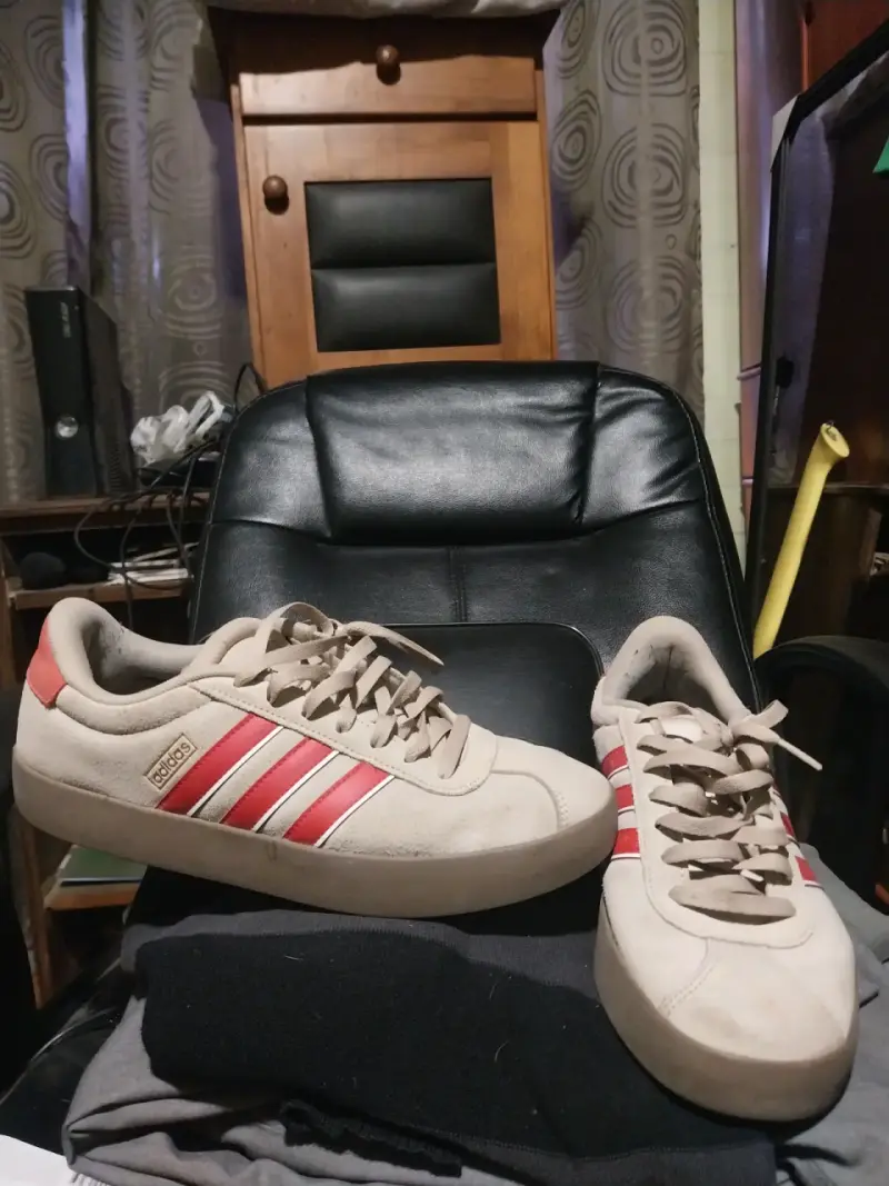 Zapatillas Adidas VL COURT beige y rojas - 1