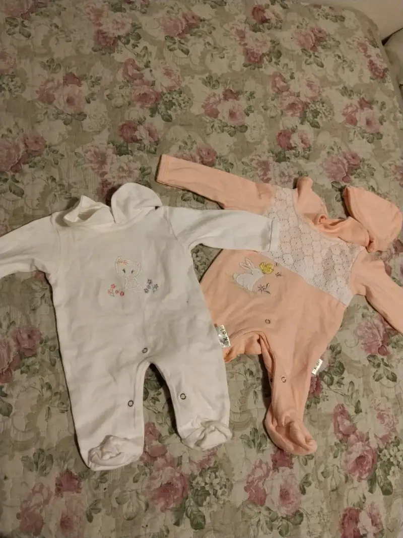 Pijamas de bebé con capucha