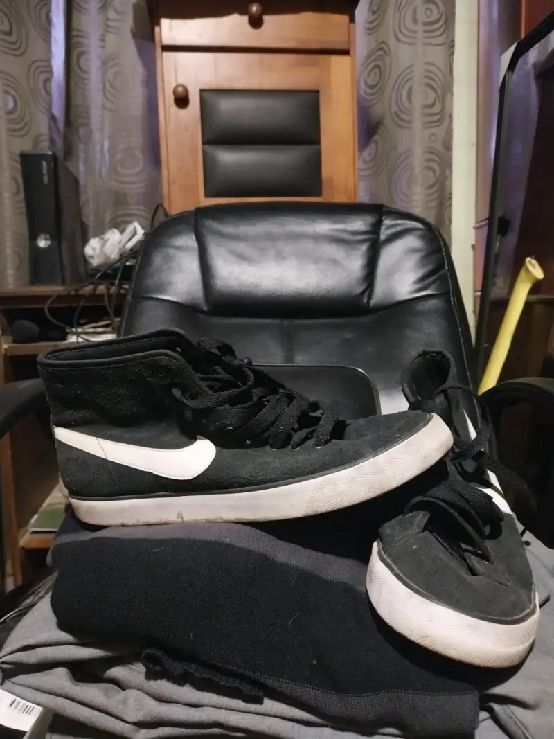 Zapatillas NIKE BLAZER negra con caña - 1