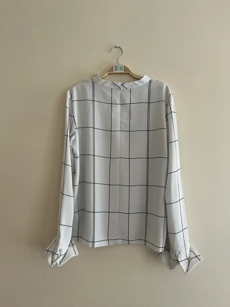 Blusa blanca a cuadros - 2