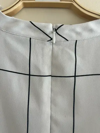 Blusa blanca a cuadros - miniatura 3
