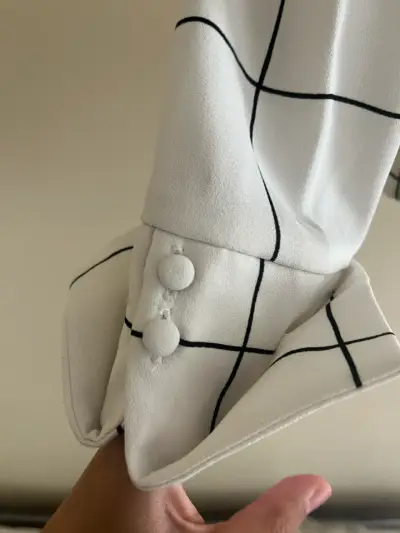 Blusa blanca a cuadros - miniatura 4