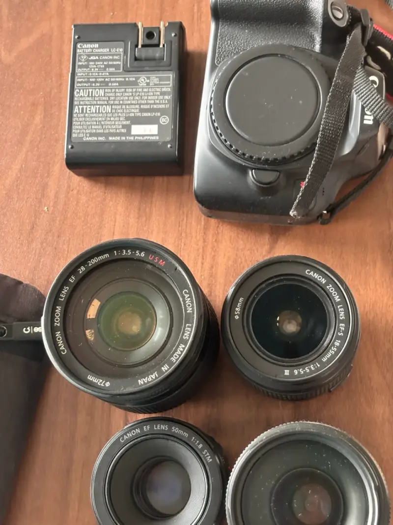 Cámara CANON T100 y 4 lentes Canon. - 2