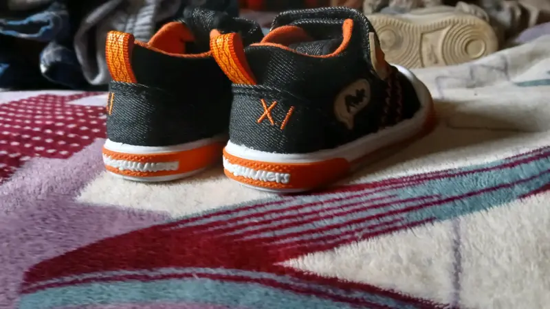 Zapatillas negras para niño - 2