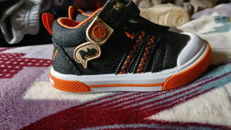 Zapatillas negras para niño - 3