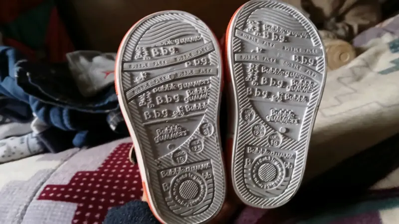 Zapatillas negras para niño - 4