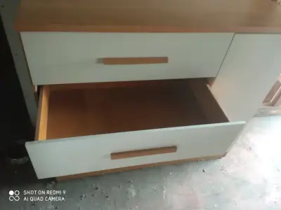 Cómoda de madera con cajones - miniatura 3