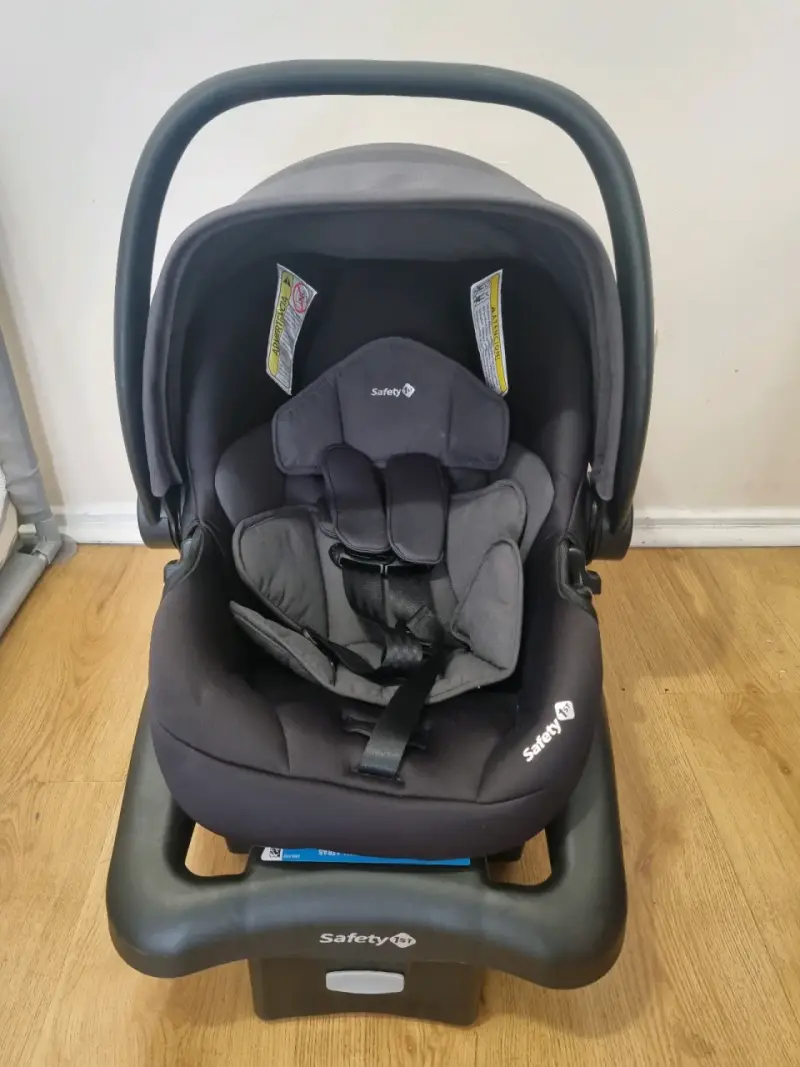 Silla de auto Safety 1st negra - 1