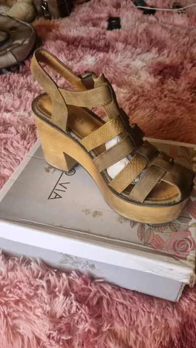 Sandalias de tacón marrón - miniatura 1