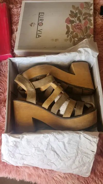 Sandalias de tacón marrón - miniatura 2