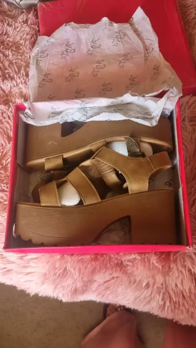 Sandalias con plataforma beige - miniatura 2