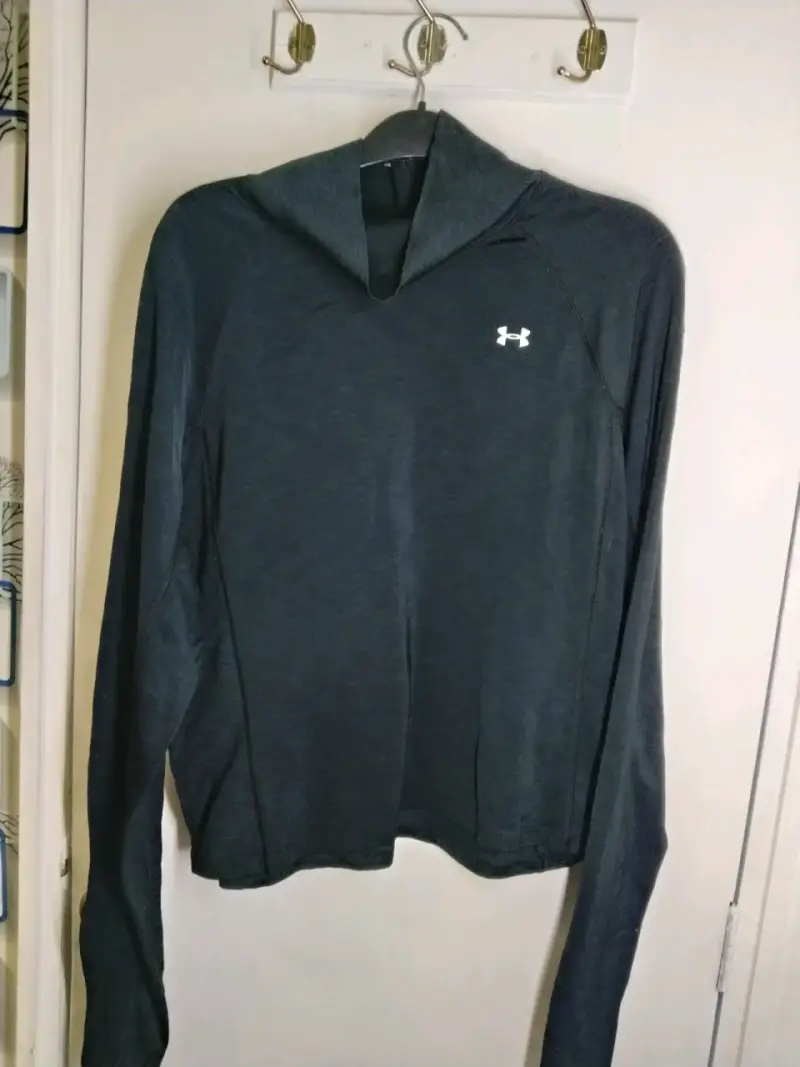 Polera deportiva negra Under Armour