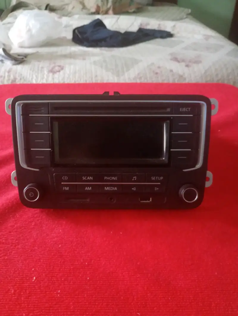 Radio de auto con CD y USB - 1