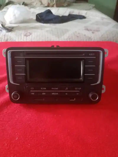 Radio de auto con CD y USB - miniatura 1