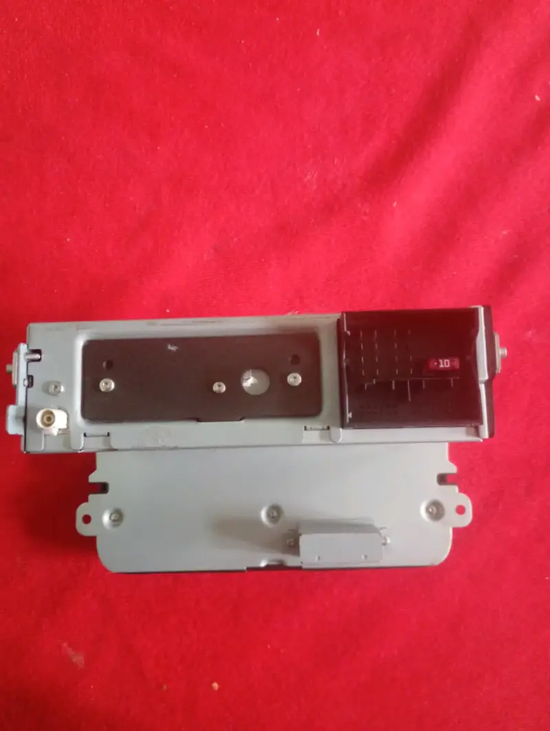Radio de auto con CD y USB - 3