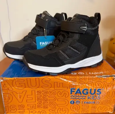 Botin zapatilla negras para niños - miniatura 2