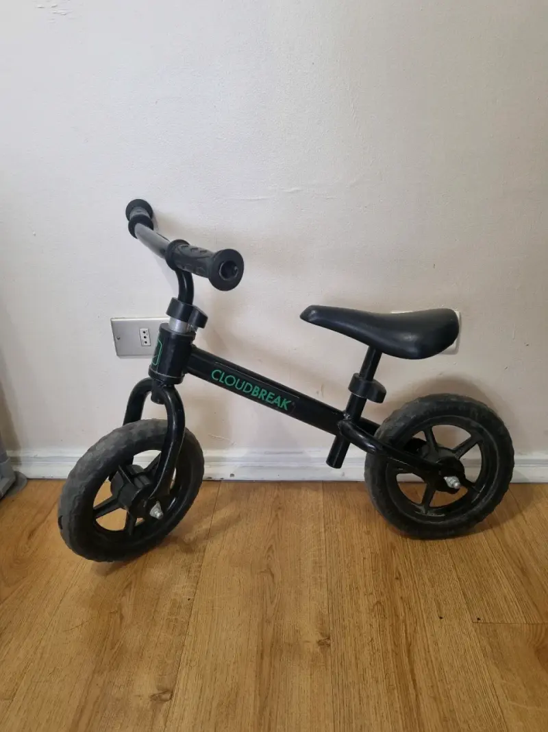 Bicicleta de equilibrio negra - 1