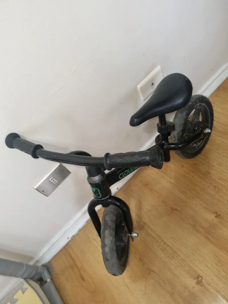Bicicleta de equilibrio negra - 3