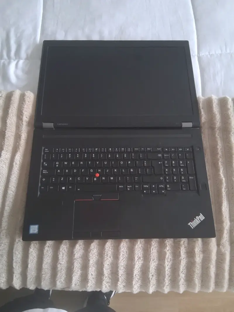 Laptop negra Lenovo ThinkPad - 2