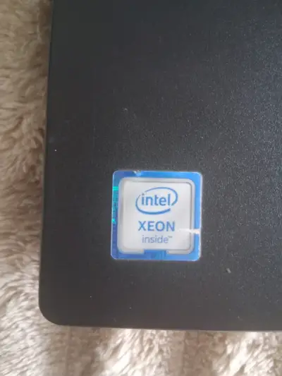 Laptop negra Lenovo ThinkPad - miniatura 3