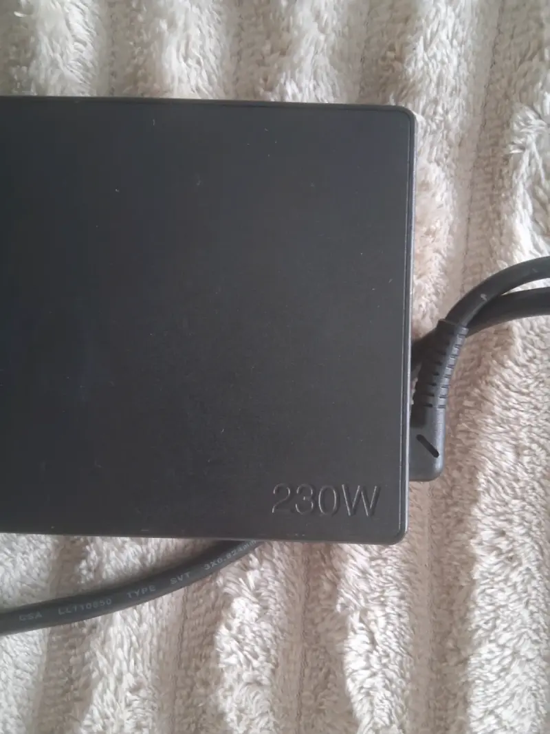 Laptop negra Lenovo ThinkPad - 6