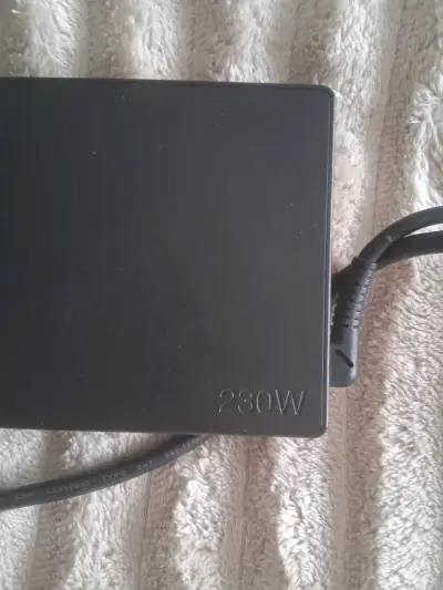 Laptop negra Lenovo ThinkPad - miniatura 6