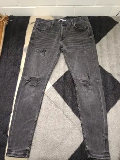 Jeans negros desgastados - miniatura 1