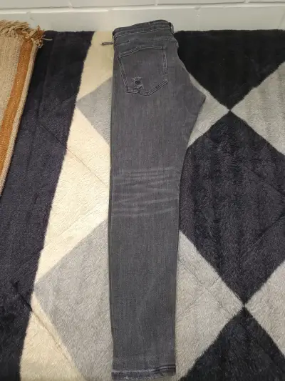 Jeans negros desgastados - miniatura 5