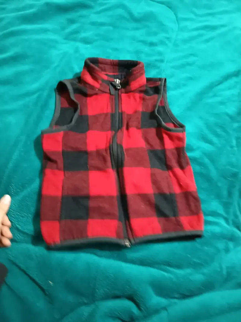 Chaleco sin mangas de niño a cuadros rojo y mas - 1