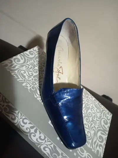 Zapato azul de tacón medio - miniatura 2