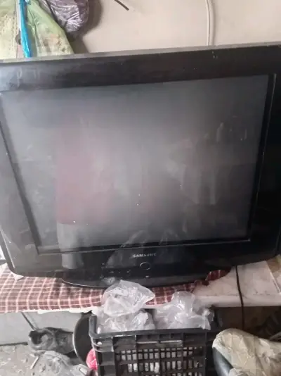 Televisor Samsung antiguo - miniatura 1
