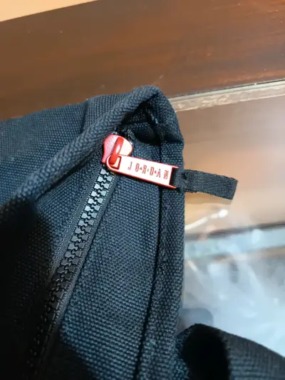 Bolso negro jordan - miniatura 3