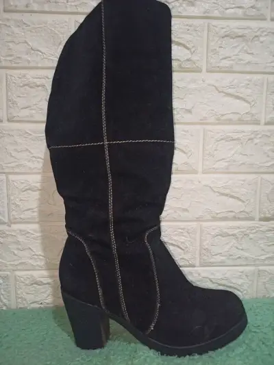 Botas altas de gamuza un par  café y negro - miniatura 3