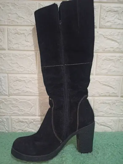 Botas altas de gamuza un par  café y negro - miniatura 4