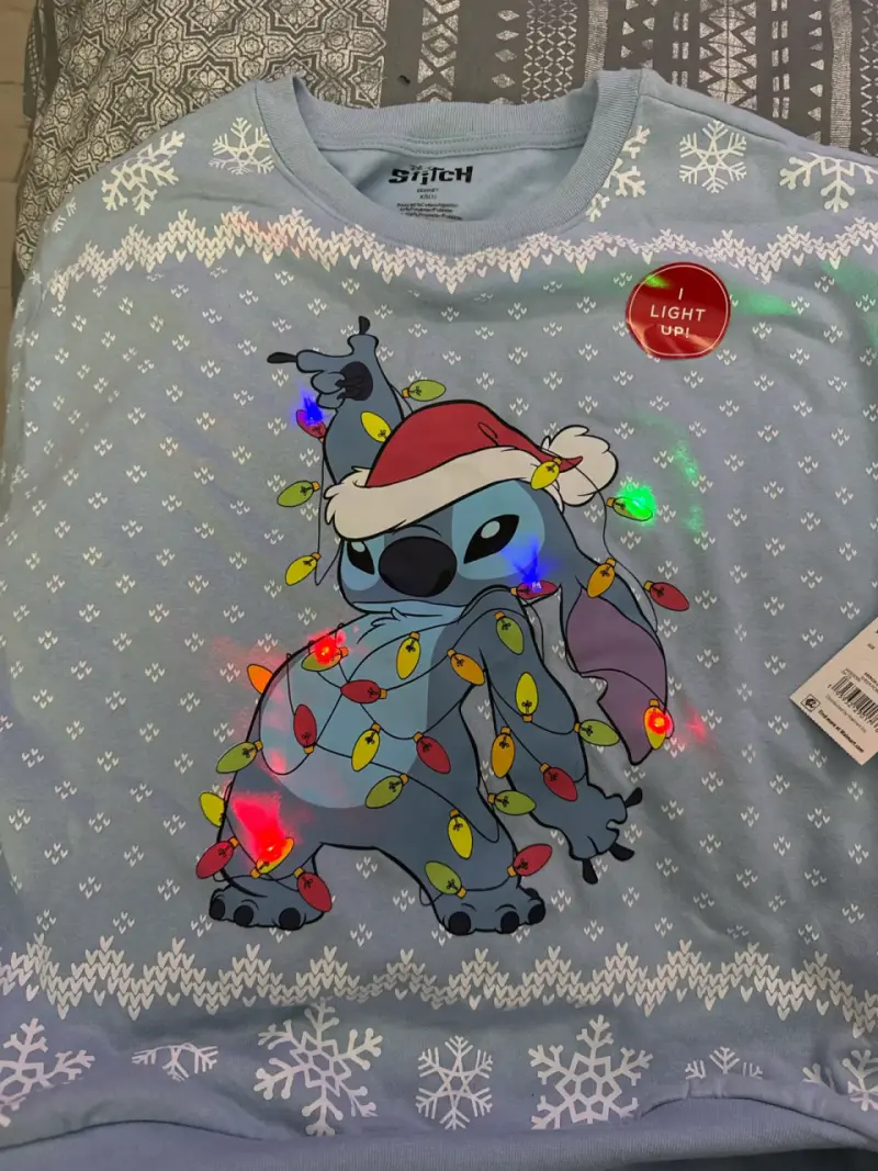 Polerón Stitch Navideño Azul con luces - 4
