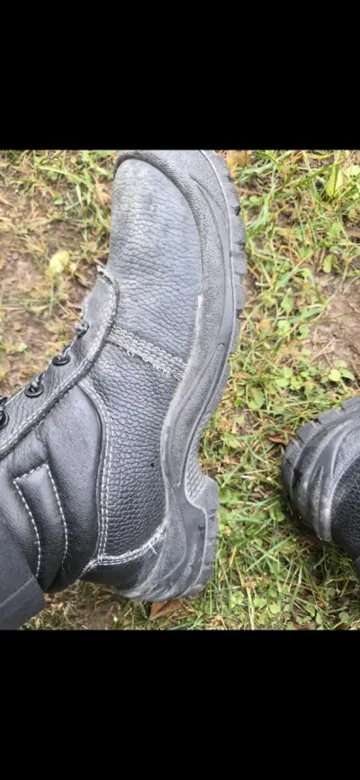 Botas de cuero negro usadas - miniatura 1