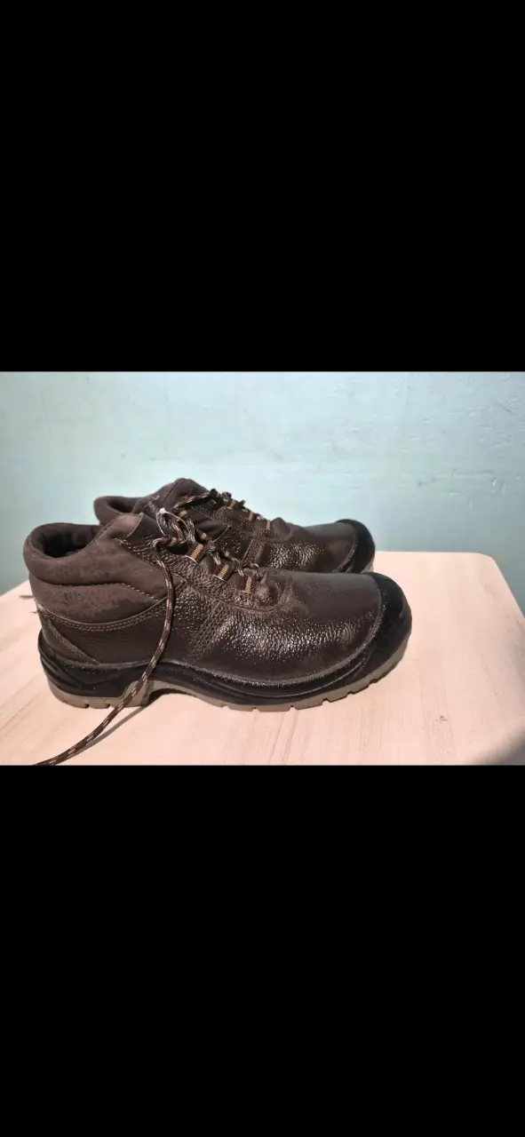 Botas de cuero negro usadas - 2