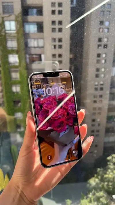 Iphone 16e en excelente estado - miniatura 1